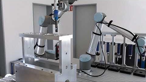 "DIATEST" Two robots measure bores and thread depths simultaneously in the DIATEST measuring cell