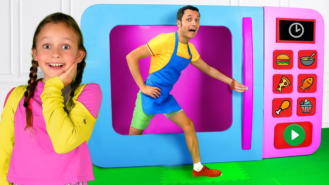 Майя и Маша играют с игрушками - Коллекция веселых видео для детей