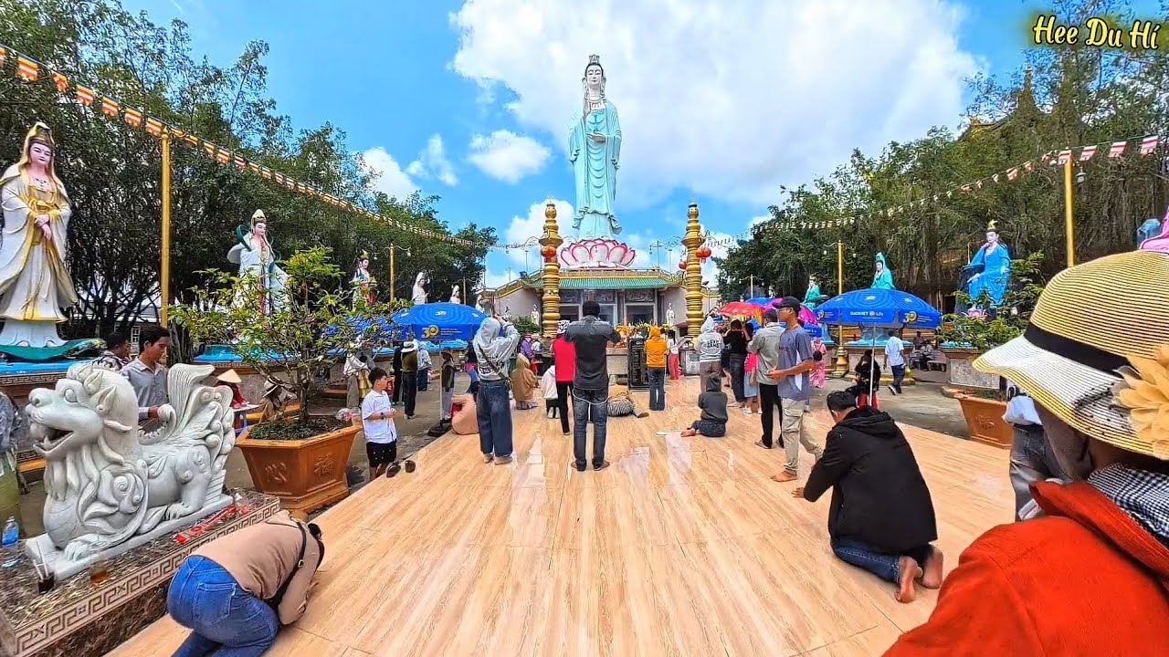 Mẹ Đông Hải Bạc Liêu Chùa Hưng Thiện ngày rằm tháng giêng mọi người đến chiêm bái rất đông