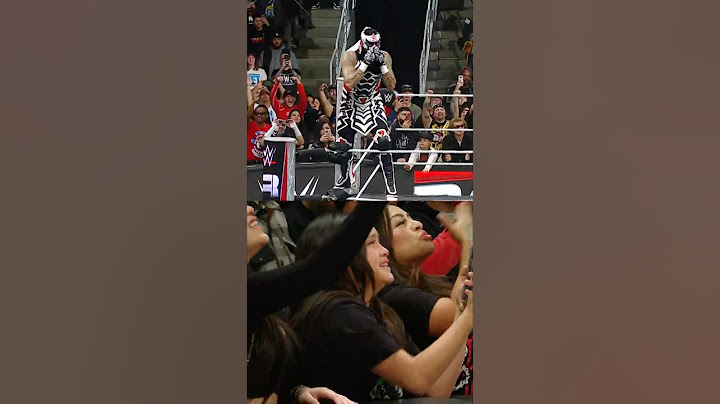 Love this moment between Penta and his family after his big win on #WWERaw last night 😘🙏