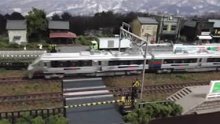 鉄道模型(N)跨線橋のある昭和の町並みを走る783系リニューアル特急「有明」(5両編成)