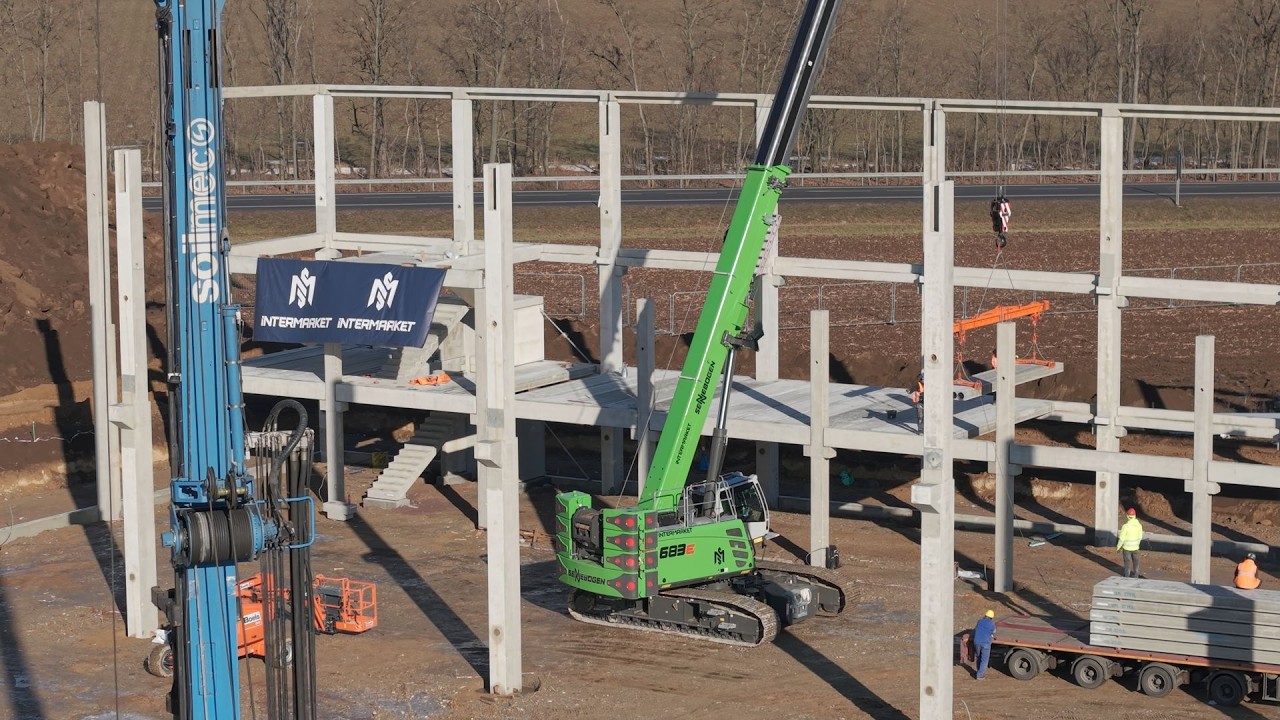 Sennebogen 683E a další stroje na stavbě haly | INTERMARKET