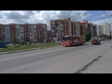 Автобус большого класса модели ЛиАЗ-5256.53 на 14 маршруте в городе Омске.