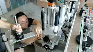 Tutorial demo how to adjust and operate round bottles labeling machine automatic bottle labeler