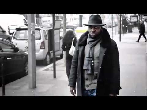 Regarder le vidéoclip de {trackName} par {artistName}