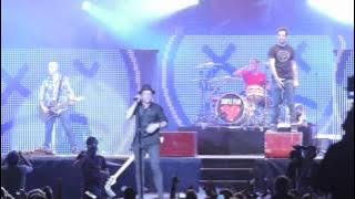 Simple Plan - I'm Just A Kid (LIVE in Quebec)