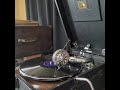 雪村 いづみ ♪アイズ・オブ・ブルー♪ 1953年 78rpm record. HMV Model 102 Gramophone