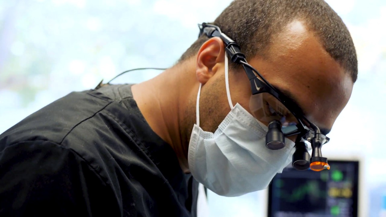 Sealy Dental Center offers the removal of wisdom teeth with IV sedation in a comfortable