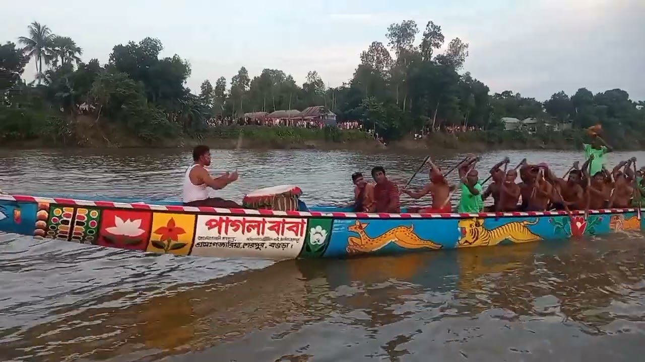 শেরপুরের সুঘাট ইউনিয়নের গ্রাম বাংলার ঐতিহ্যবাহী নৌকা বাইচ মেলার তৃতীয় দিনের প্রতিযোগিতা।