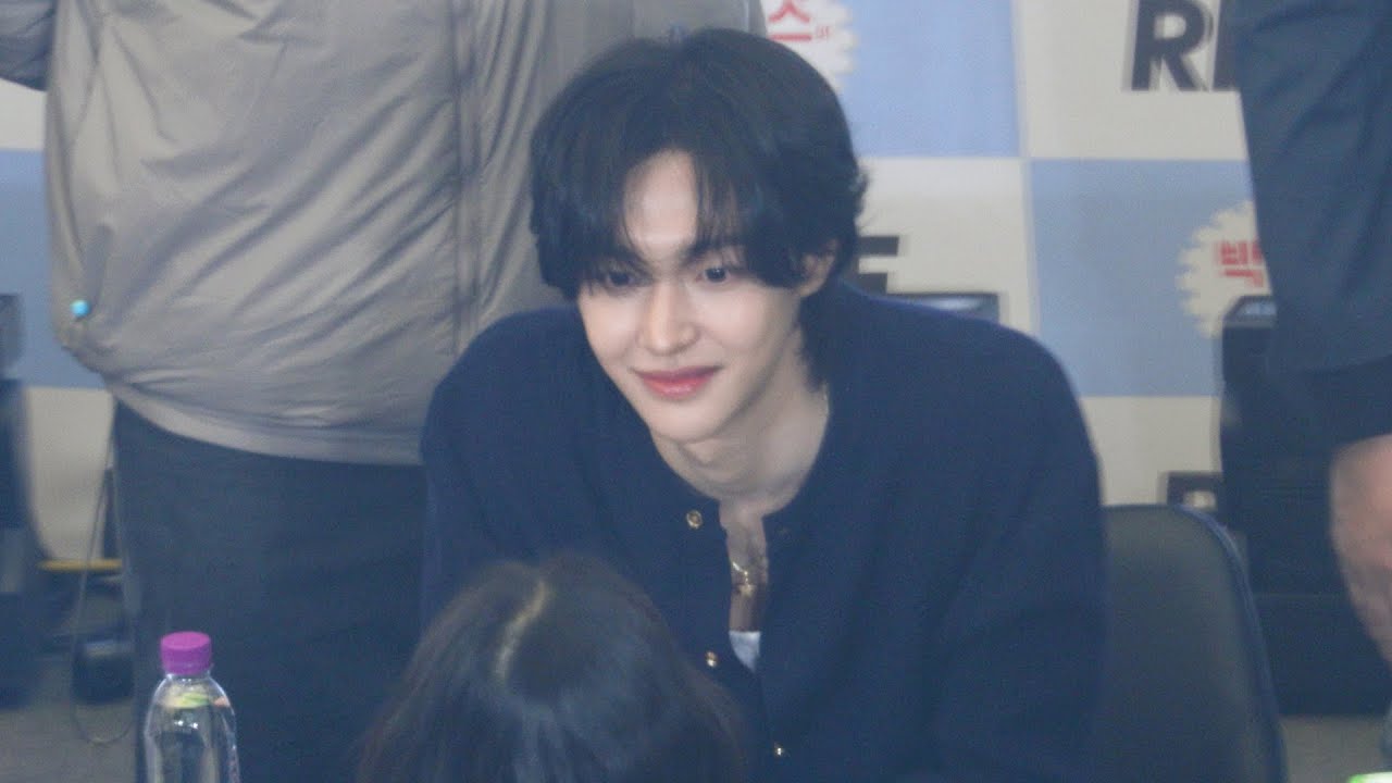 RIIZE 'WONBIN' FANSIGN 사인중인 원빈 (RIIZE) 직캠 | 박맛젤 팬사인회 • 250209