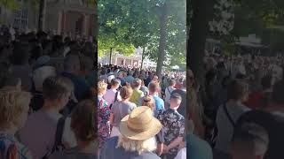 Χιλιάδες Γερμανοί συγκεντρώνονται στο πάρκο όπου ο 20χρονος  Φίλιππος Τσάνης δολοφονήθηκε