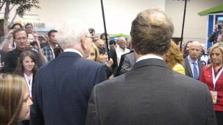 (7/13) Warren Buffett - The Newspaper Tossing Challenge - 2012 Berkshire Hathaway Annual Meeting
