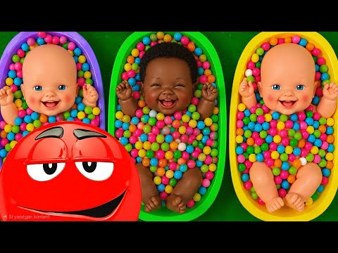 Sorting Colorful Candy with Baby Dolls - Satisfying Color Play 80