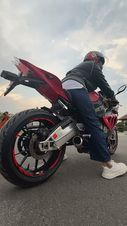 Royal bikes studio 🏍️