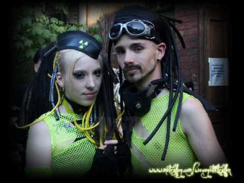 dark electro, wave gotik treffen 2006-08, cyber goth, gothic girls and men, artist: Panic lift song: Hold on Album: Witness To Our Collapse