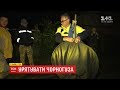 Жителі села на Київщині провели спецоперацію з порятунку лелеки, який не полетів до вирію