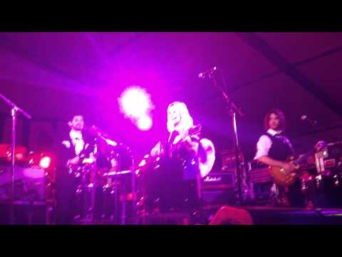 GIN WIGMORE LIVE WITHOUT AUTOCUE NEW YEARS EVE 2012 NEW ZEALAND