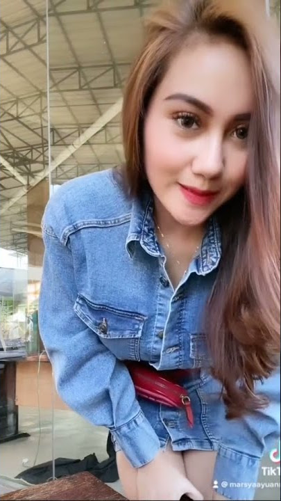 WANITA INI GOYANG DI TEMPAT UMUM #short #shortvideo #sexy