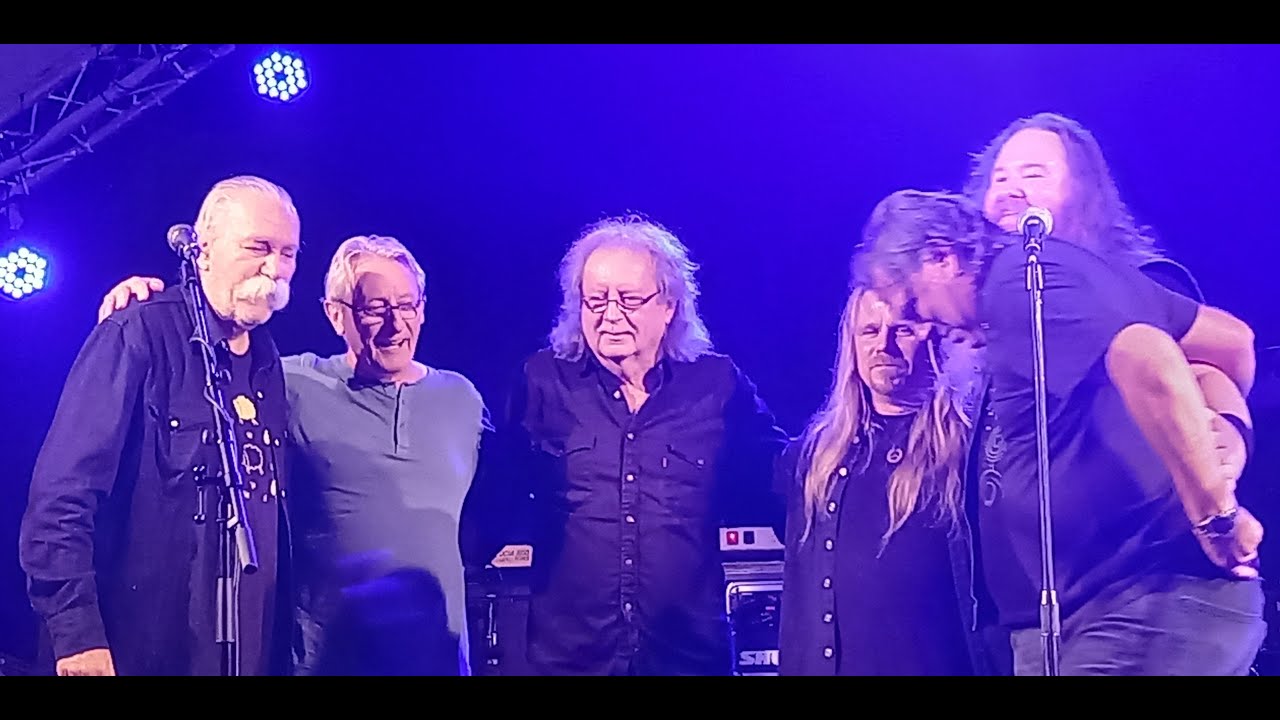 P.MOBIL : A kőfalak leomlanak ( Taurus )      2025.09.12.   Berhida