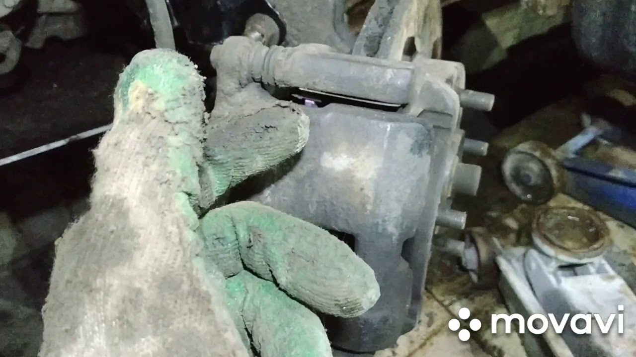 Ниссан Альмера замена передних амортизаторов и передних тормозных ...