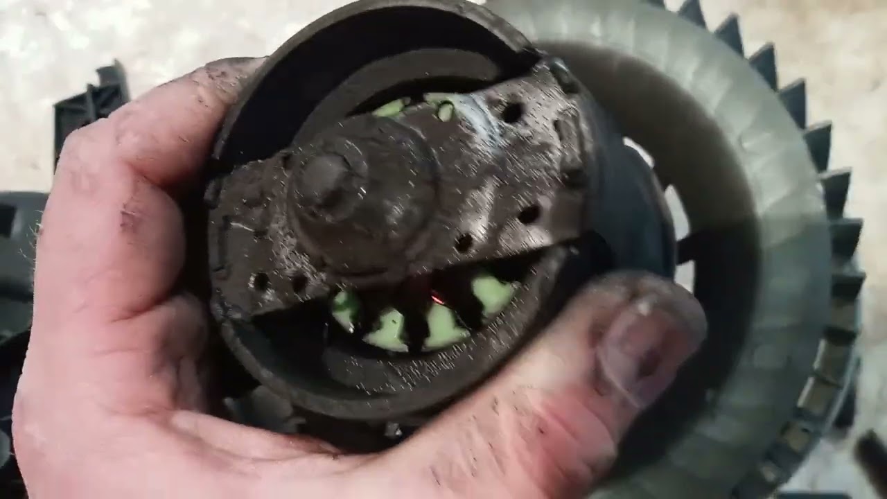 Audi A2 blower motor removal, disassembly and cleanup.