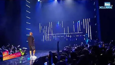 Tiwa Savage Hug and kiss Wizkid as they perform Fever On Stage At The "Wizkid Exclusive  Experience"