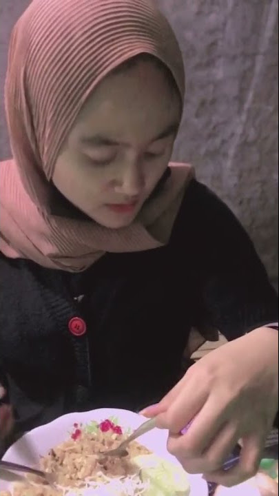 Story WA Mentahan halu makan bareng cewe cantik. Buat manasin mantan, prank temen.