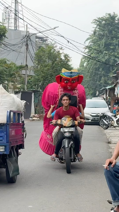 Ondel Lucu Naik Motor 😅 Ondel Ondel Betawi #trending #shorts #fyp