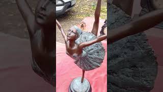Bronze Ballerina. France, 1930s. Found in the heart of Odessa.ブロンズのバレリーナ。1930年代のフランス製。オデッサの中心で出会った作品