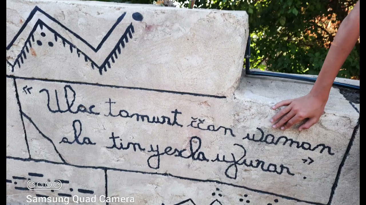 Lemtul n Leqbayel yuran ɣef ubrid di taddart n Azra.