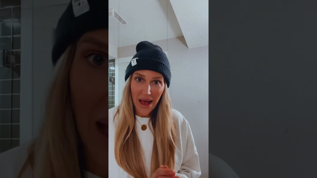 Master stylist Lindsay Ellis from Heiress Salon shares how she hydrates her hair during the winter.