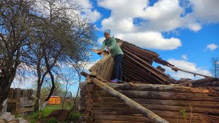 Начинаем разбирать старый деревенский дом.