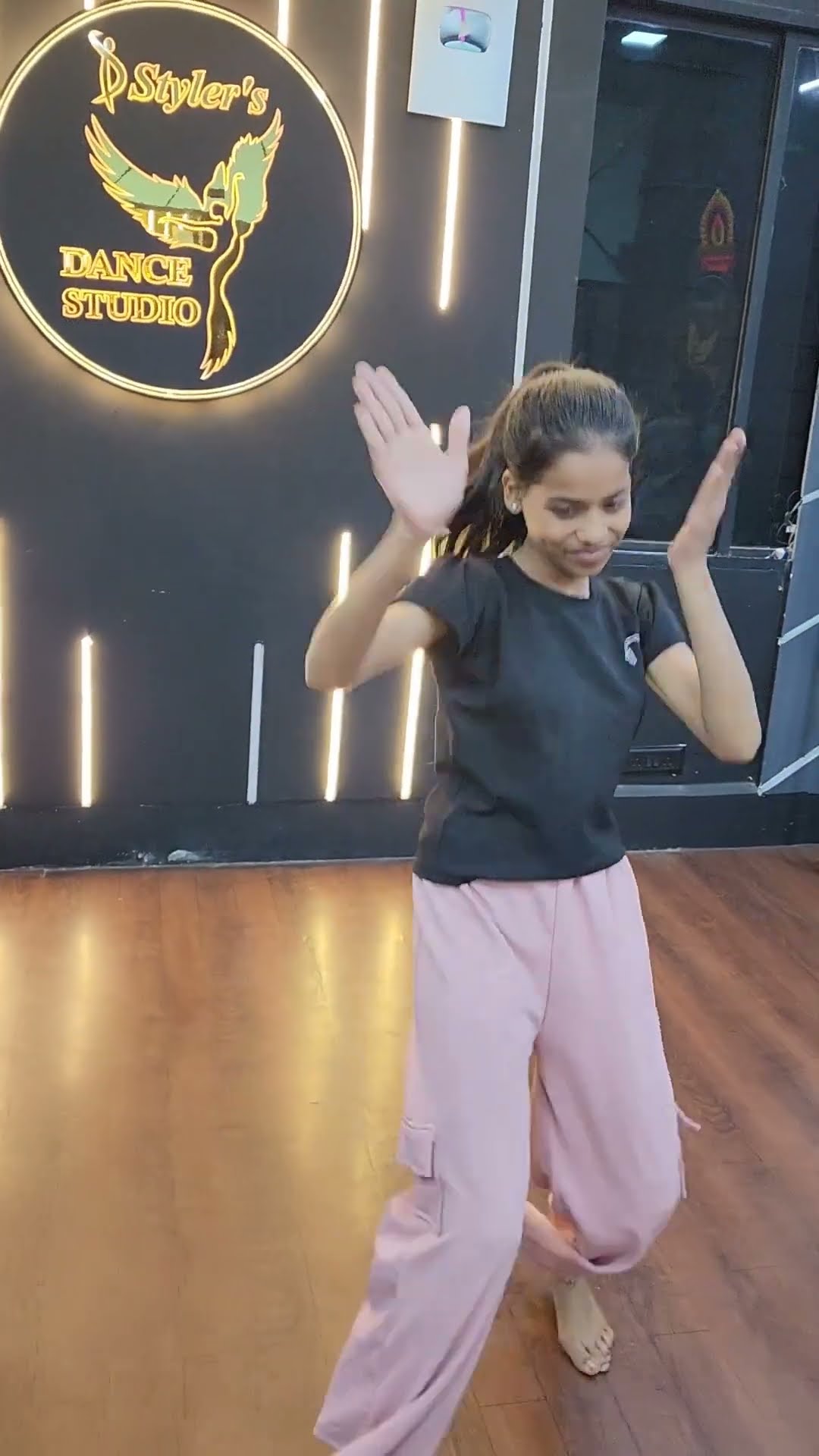 Kach Kach Kanda...... #pahunajevlakay #dstylersdancestudio #marathitadka #dancereel #afterlongtime