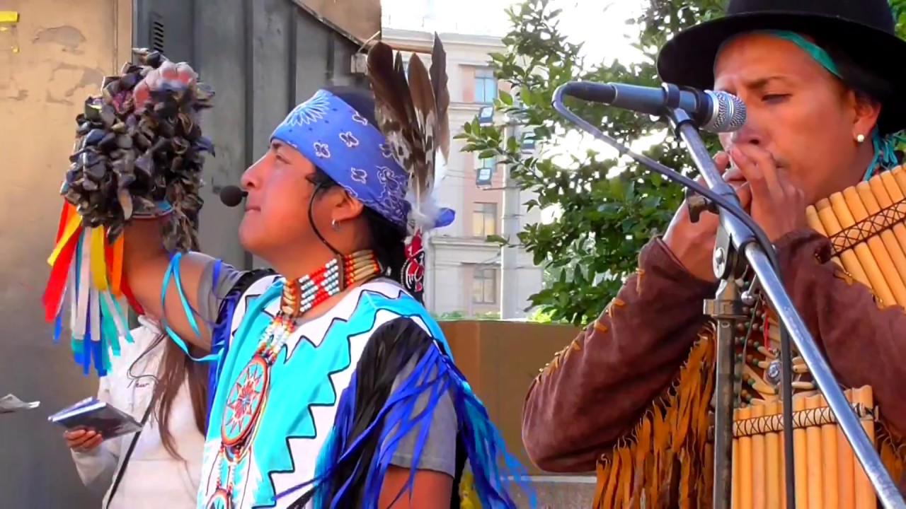 Прекрасная музыка! Индейцы из Эквадора у Нарвских ворот! - YouTube