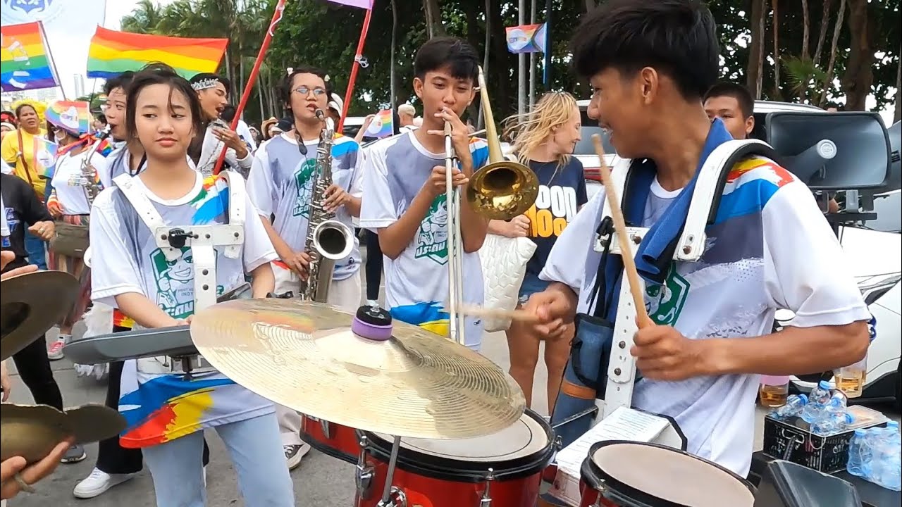 หันไปเล่นกับแก้มบุ๋มนิดนึง || แตรวงประถม อินดี้