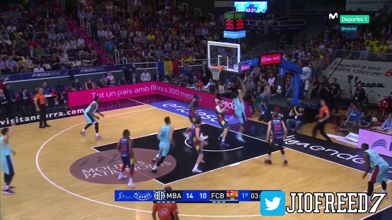 [Finalización] Fake spin & reverse lay up from baseline Adam Hanga vs ...
