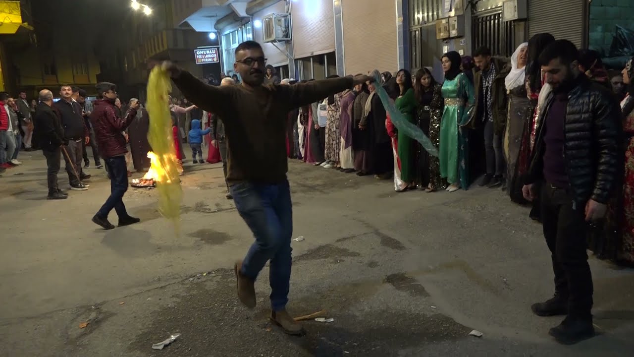 Grup Zilan Xamguli  urfa düz halayı bu halay muhteşem ÇILGIN HALAY BEYZA KAMERA 05417711837