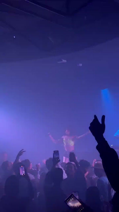 DJ girl suddenly naked #Phuu_pwint_khaing #myanmar