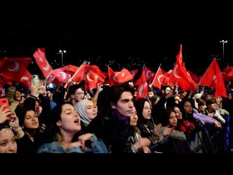 Eyüpsultan'lılar  Cumhuriyet'in 99 Yılı Coşkusunu Tuğkan Knseriyle yaşadı