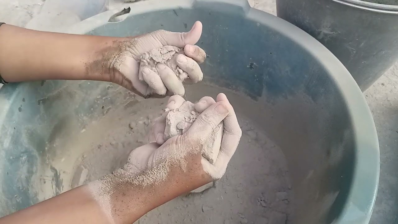  dusty Cement crumbling in tub #RNdustyasmr#crunchycrumble#videoviral #youtubevideo #oddlysatisfying