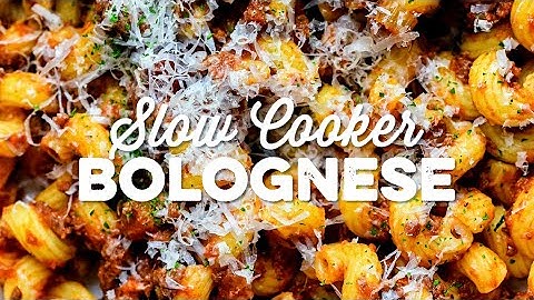 Slow Cooker Bolognese { EASIEST EVER! } | Supergolden Bakes