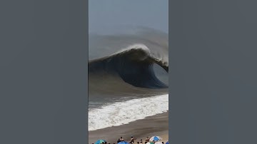 🌊 Así se vería un tsunami real (simulado por IA) 😱