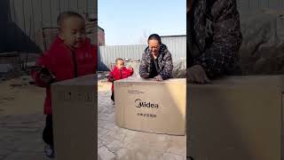 He did magic tricks for his son but how did his son get out!# Cute baby#Cute# goofy Xiaomi Bao# sm