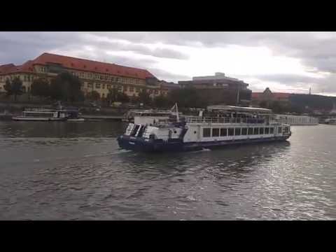 Теплоходная экскурсия по реке Влтава Прага Чехия