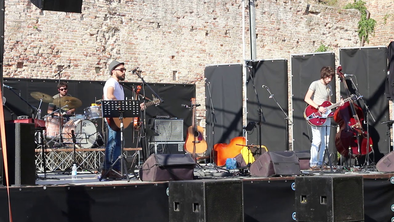 Brothers under the bridge (Bruce Springsteen) ''Glory Days in Rimini