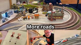 Cars crossing the tracks: expanding the Viessmann Car System into the city