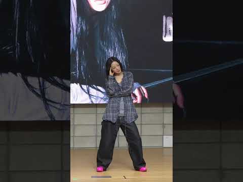 260613 Yves 'NAIL (feat. Lolo Zouaï)' Fancam @ Fansign #LOONA