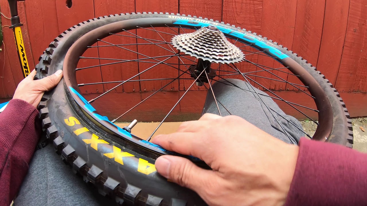 Practicing how to install tubeless tires Maxxis YouTube