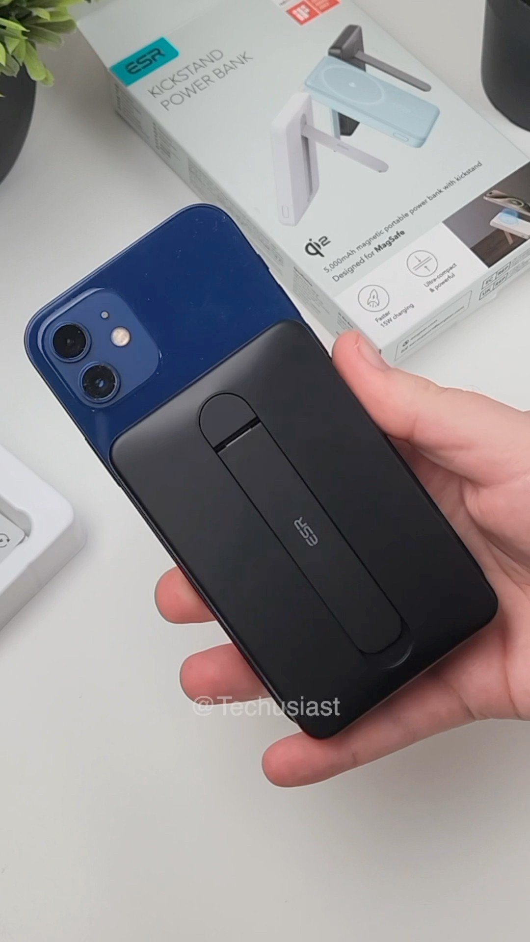 ESR Qi2 5000 mAh MagSlim Kickstand Power Bank Battery Unboxing