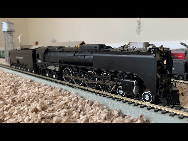 TRIX HO 25984 DCC model: Union Pacific class 